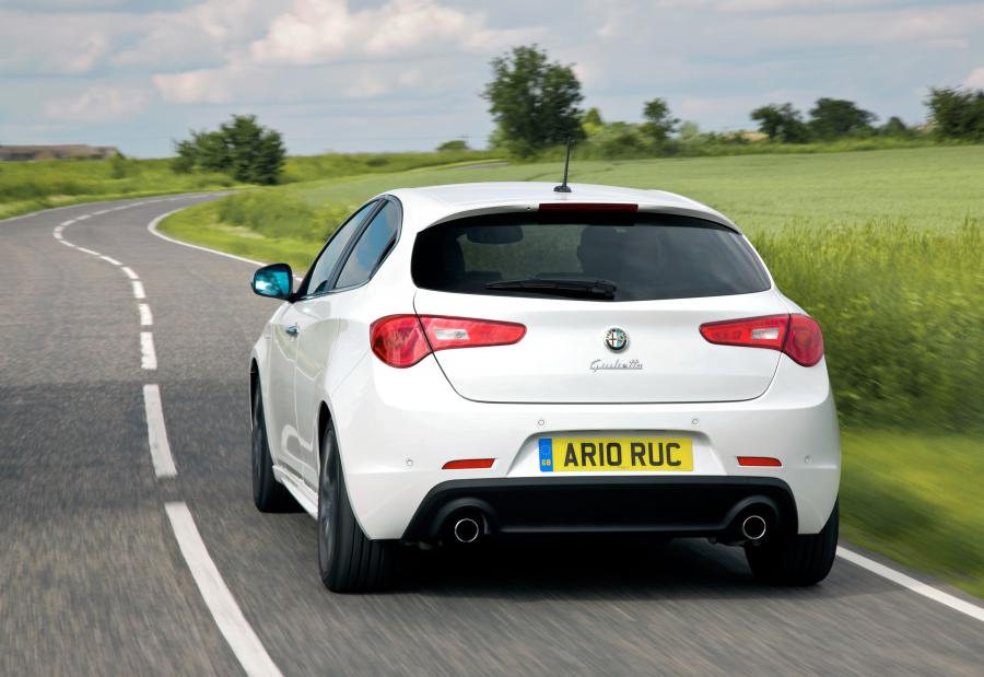  Alfa Romeo Giulietta Cloverleaf (940) 2010 года  (UK) (фото 16 из 40)